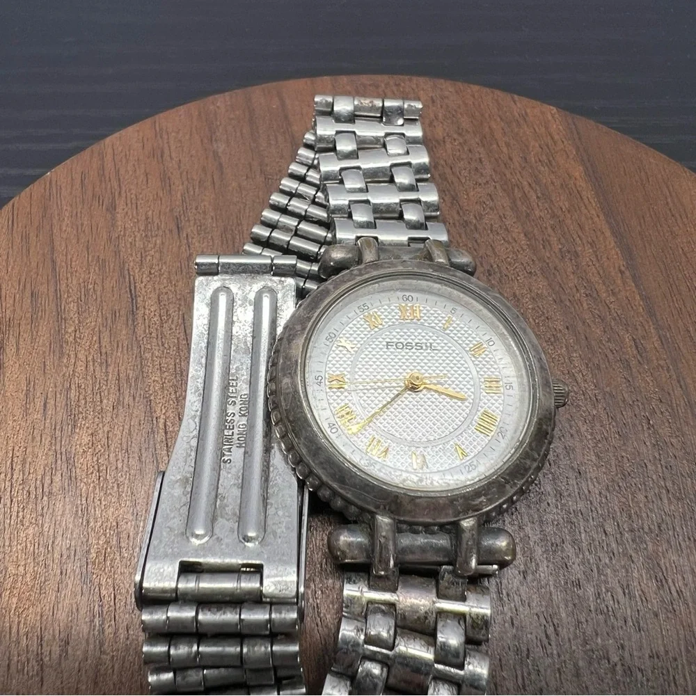 Vintage Fossil Watch Silver Toned White Face Roman Numeral Gold Colored Details‎